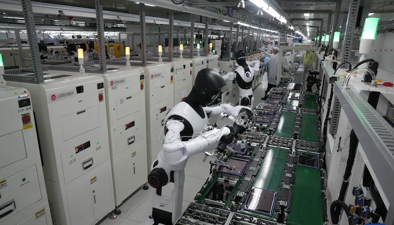 Kineski humanoidni roboti raspoređeni na proizvodnim trakama za precizne zadatke